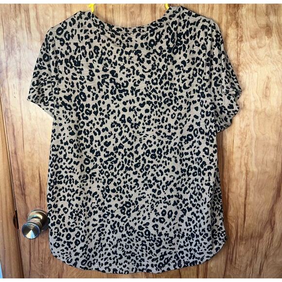 Old Navy Short Sleeve Animal Cheetah Leopard Print T-Shirt Size Large - Picture 2 of 6